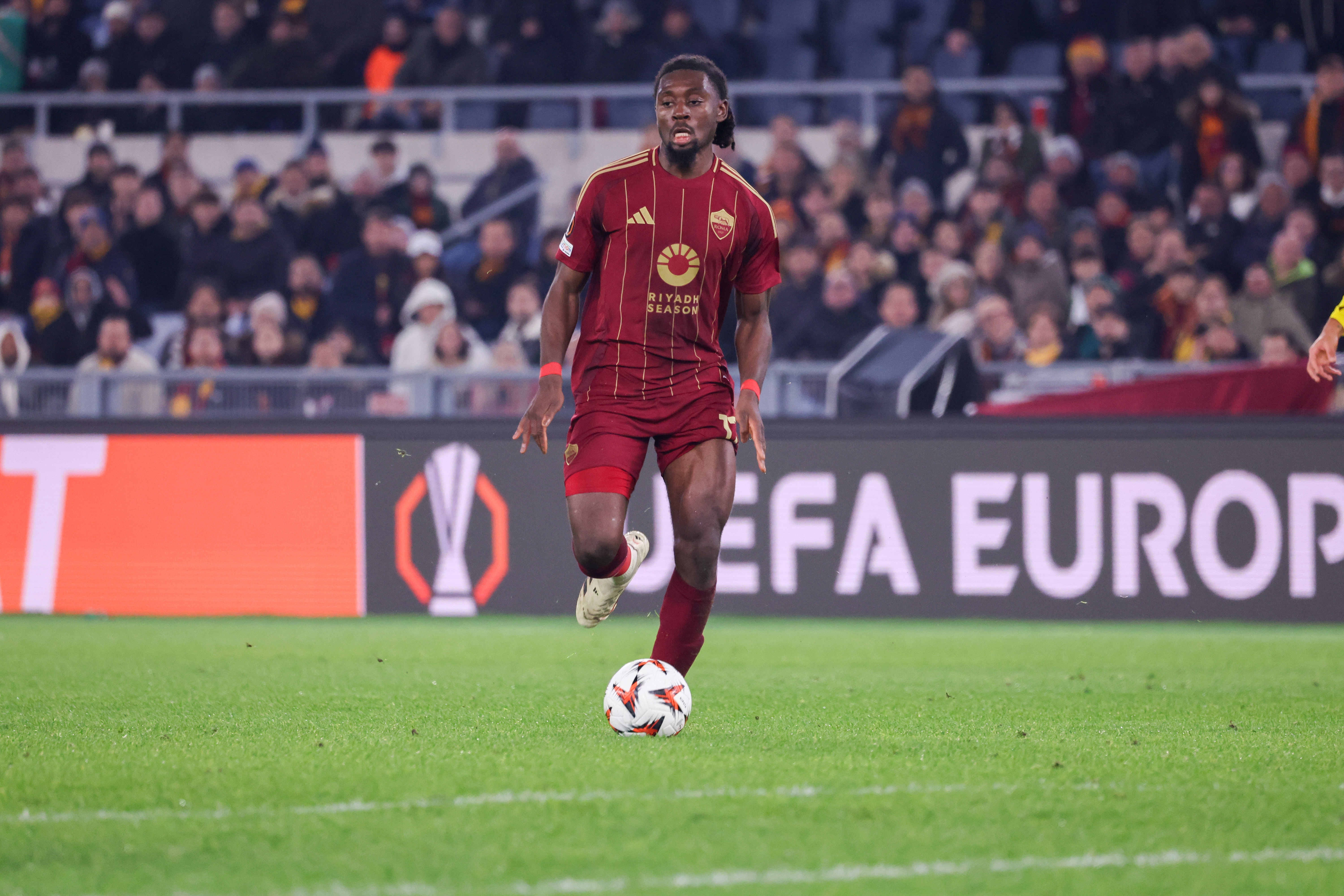 记者：罗马中场科内在与米兰比赛中肌肉拉伤，预计伤缺一个月